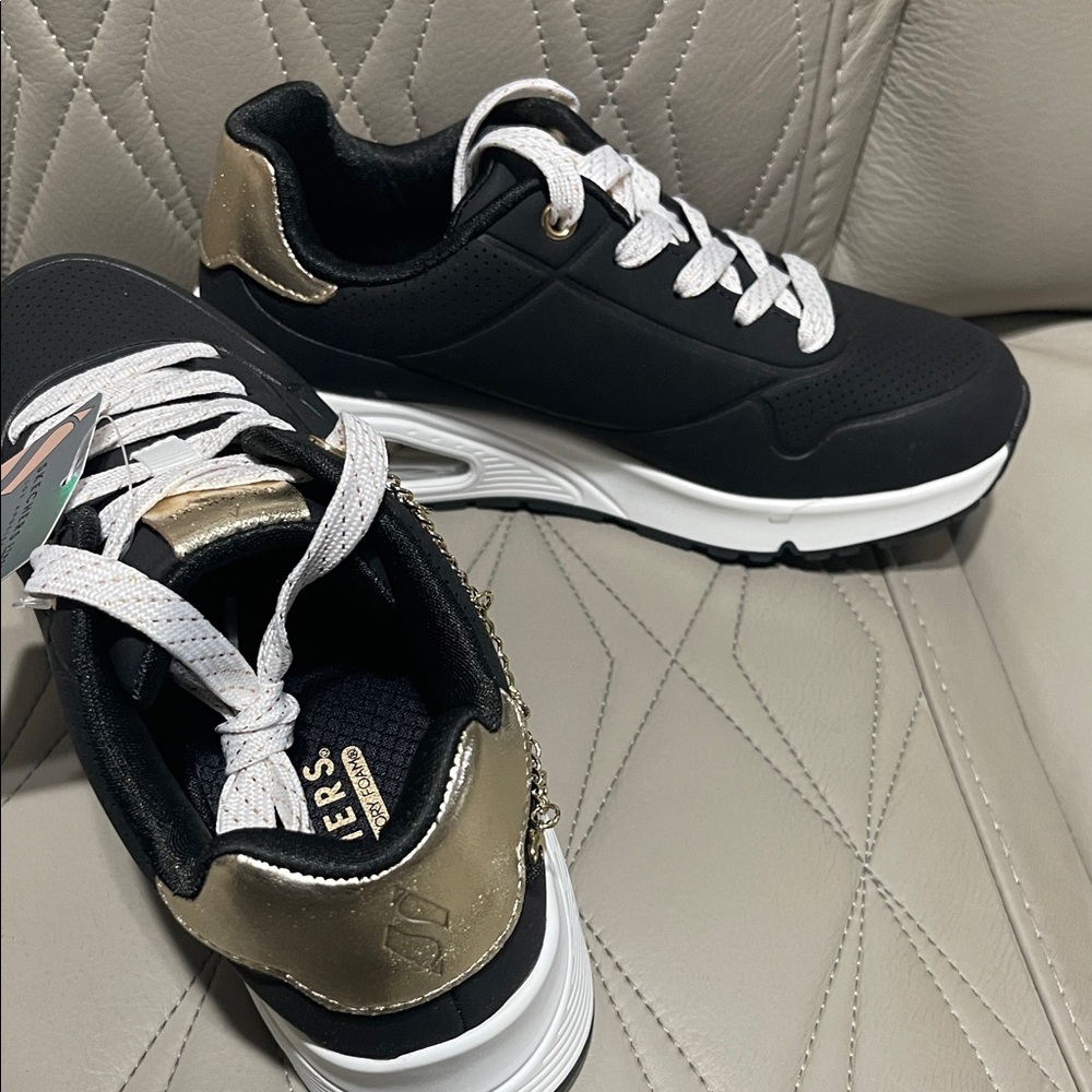 Skechers Street Uno Black and White Kids' Street Uno Sneakers - Picture 6 of 10